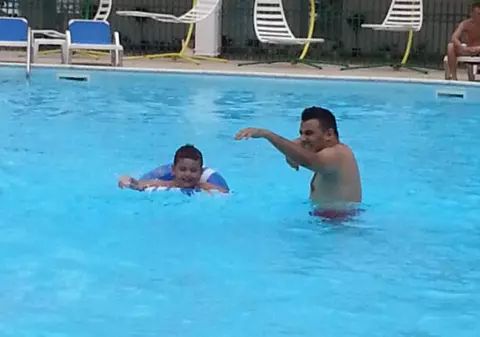 Cât de bine arată  Liviu Guţă după ce a slăbit şi cum se distrează pe litoral | FOTO