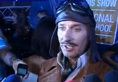 Botezatu, FOC ŞI PARĂ pe Mazăre. Primarul l-a scos din minţi că a defilat în uniformă de aviator!