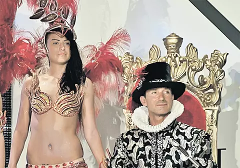 Regele Mazăre, înconjurat de ispite | FOTO