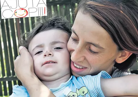 Sănătatea Cristinei depinde de 4.000 de lei. O fetiţă de 4 ani trebuie operată de anus contra naturii