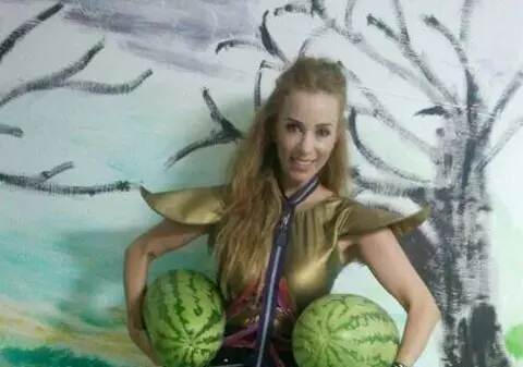 Annes a primit un portbagaj de pepeni de la un fan din Mangalia