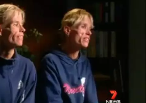 Și-au prevestit MOARTEA! Destinul tragic al ANOREXICELOR GEMENE! VIDEO