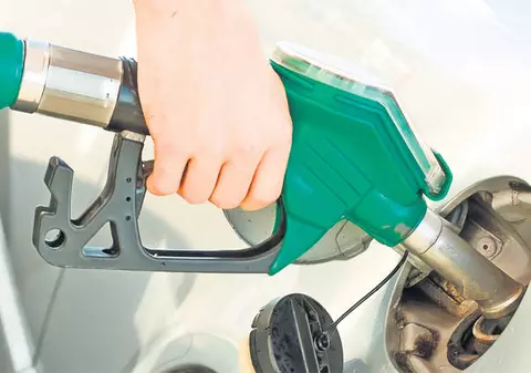 Carburanții s-au scumpit cu 9 bani/litru