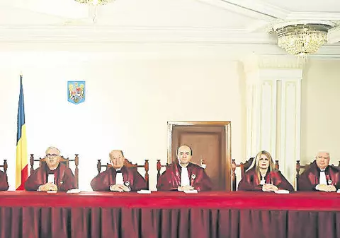 ŞEDINŢĂ EXTRAORDINARĂ A CCR. Tema: ERATA care a provocat un scandal uriaş şi care schimbă rezultatul la referendum 2012