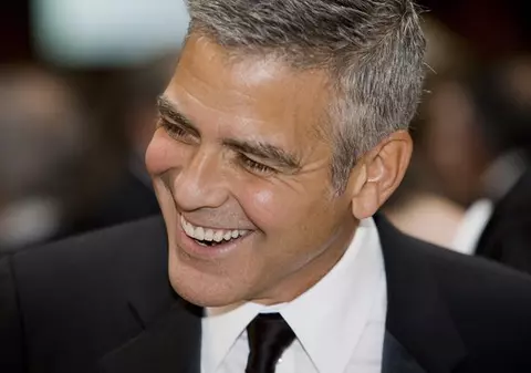 George Clooney îşi scoate o maşină la licitaţie în scopuri nobile