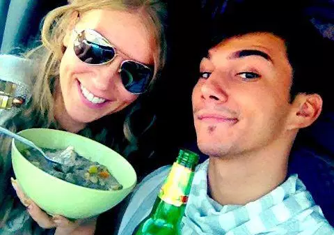 Corina vrea să devină vegetariană cu tot dinadinsul. Consumă multe proteine din ... budinca de semințe de chia!