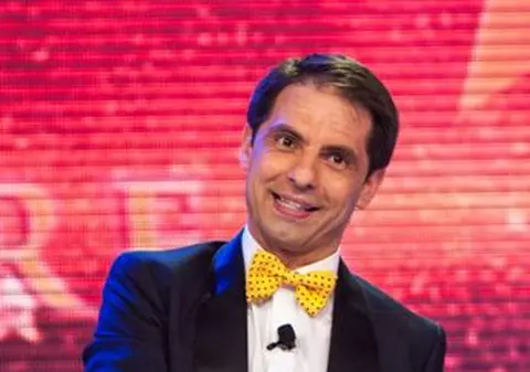 Dan Negru are soluţie la criza trupei Iris. Vezi ce propune prezentatorul!