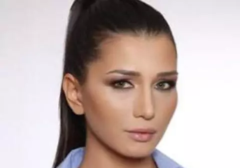 EBA, FURIOASĂ din cauza ROCHIEI de MIREASĂ