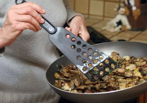 Statistică ŞOCANTĂ: Două milioane de femei şi copii mor în fiecare an din cauza gătitului în condiţii precare