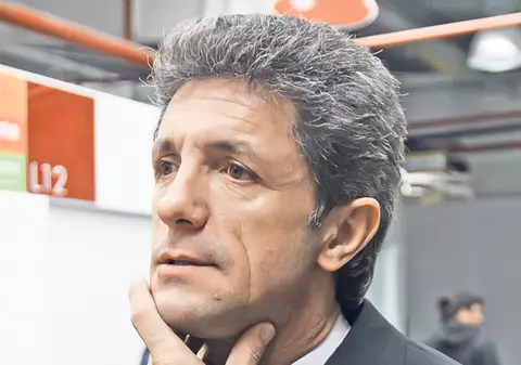 Dinamo şi Barcelona, care se vor întâlni mâine, la Bucureşti, sunt cele două echipe ce i-au marcat cariera lui Gică Popescu