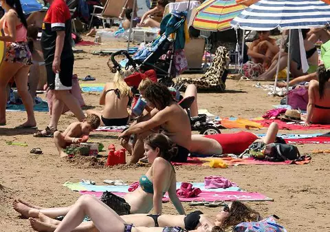 ŞTIRE ALARMANTĂ pentru turiştii aflaţi pe litoral! Vezi ce PERICOL MORTAL te paşte în MARE!