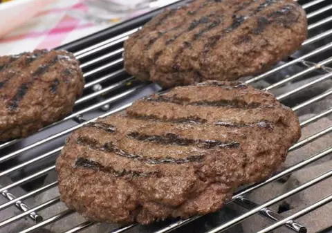Burgeri de casă cu cartofi