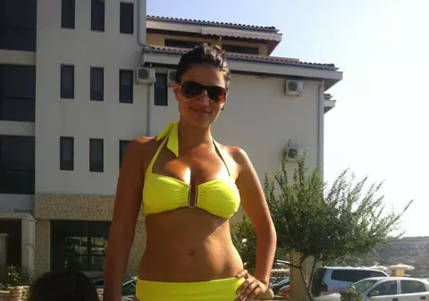 Ioana Ginghină, vacanţă în Bulgaria. Uite cum arată în costum de baie, după numerose tratamente de înfrumuseţare. Îţi place?