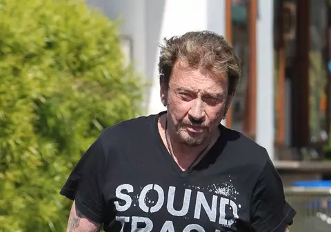 DRAMĂ ÎN LUMEA MONDENĂ INTERNAŢIONALĂ! Johnny Hallyday, internat de urgenţă în spital