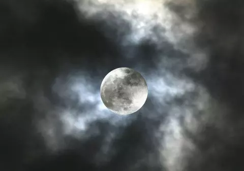 FENOMEN ASTRONOMIC RAR, la noapte: Luna plină albastră