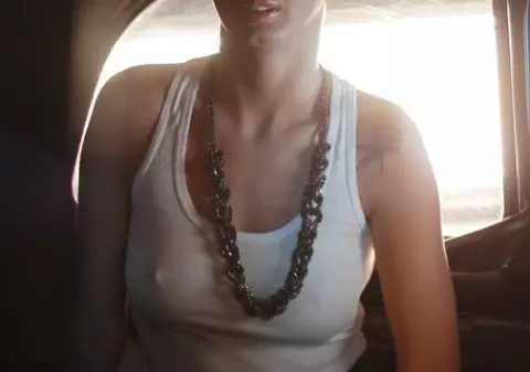 Mădălina Pamfile, cu sfârcurile la vedere! Ce bună e! 