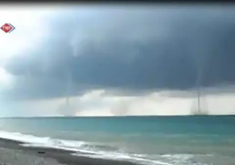 ÎNFRICOȘĂTOR! TORNADE, surprinse la Marea Neagră | VIDEO