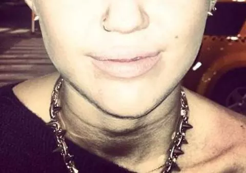 SCHIMBARE RADICALĂ de LOOK! Nici nu te gândeai că i-ar putea sta bine AȘA! O recunoști?