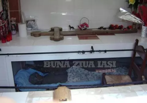 Mai ceva ca în EGIPT! MUMIE, pusă la EXPOZIȚIE în CAVOU de TERMOPAN, la Iași