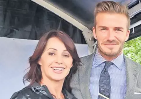 Nadia, idol şi pentru vedete. David Beckham și Michelle Obama s-au tras în poze cu «Zeița de la Montreal»