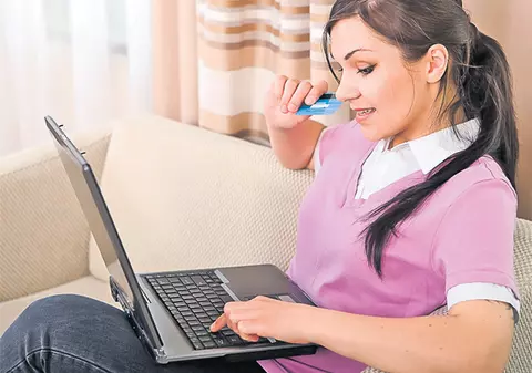 Cum îţi protejezi cardul când cumperi de pe net