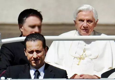 SCANDAL la Vatican! Asistentul Papei, JUDECAT pentru FURT