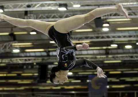 JO 2012 Cătălina Ponor, uite medalia, nu e medalia