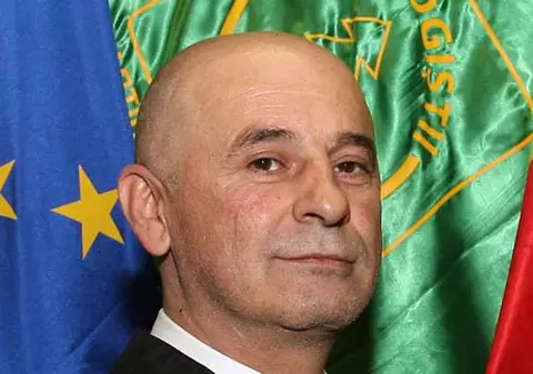 PLECAŢI! Vezi cine îi îndeamnă pe Ponta, Băsescu sau Antonescu să se lase de politică