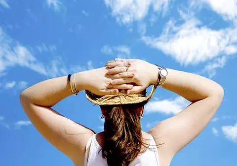 Vreme caldă, însă apar aversele cu fulgere şi tunete. Vezi PROGNOZA pe trei zile