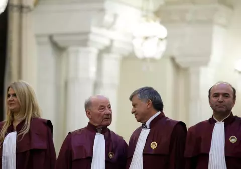 EXPLOZIV! Un judecător CCR ACUZĂ: "SE FAC PRESIUNI, sunt INTIMIDĂRI tot mai AGRESIVE"