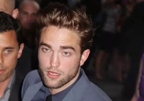 Robert Pattinson suferă după Kristen Stewart: "Despărţirile sunt ca sfârşitul lumii"