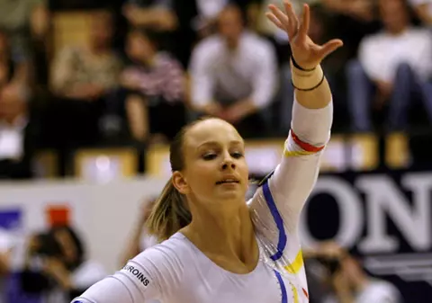 Este MINUNATĂ, iar ROMÂNIA a RĂSPLĂTIT-O! Vezi gestul țării noastre, în semn de MULȚUMIRE pentru MUNCA SANDREI IZBAȘA!