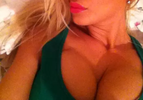 "Mă simt vinovată! Nu ştiu dacă mă mai primeşte!". Aşa se tânguieşte o vedetă de la noi după ce A CĂLCAT PE BEC