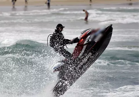 UPDATE | Un turist a murit într-un accident de skijet, la Costinești. Sunt închiriate oricui, deși legea impune un permis special