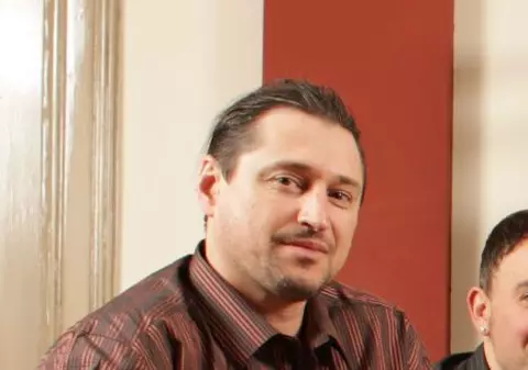 Noul solist al trupei Iris, Tony Şeicărescu: "Pornesc la drum cu multă speranţă"