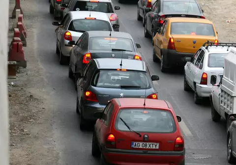 Câte ”BOMBE” circulă pe ŞOSELE! Poliţiştii au găsit într-o singură zi 150 de maşini cu defecţiuni tehnice