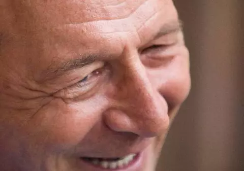 BĂSESCU, la DOI PAŞI de Cotroceni! 