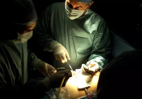 Un medic italian a refuzat să-i facă un transplant de inimă unui român "Inimile italienilor trebuie să ajungă la italieni"