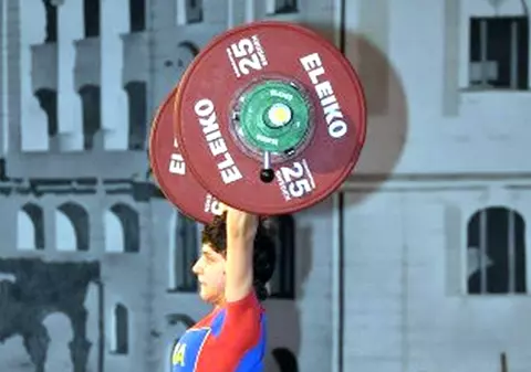 Fostă cerşetoare, acum campioană mondială la haltere