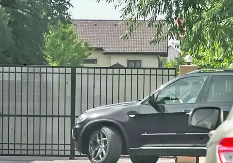 Solistul, căsătorit de şase ani cu Andreea Marin, a rămas prieten cu Camelia, mama fiului lor, Radu Ştefan