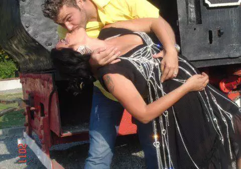 Marijuana îşi face rochie de mireasă la Botezatu