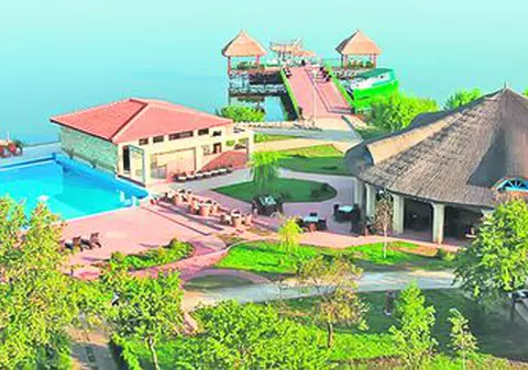 Ponta şi Antonescu împart mandatele la un borş de peşte