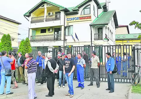 Amantul Marinei Almăşan are probleme cu afacerile din Mehedinţi: Angajaţii lui Georgică Cornu au protestat în faţa firmei