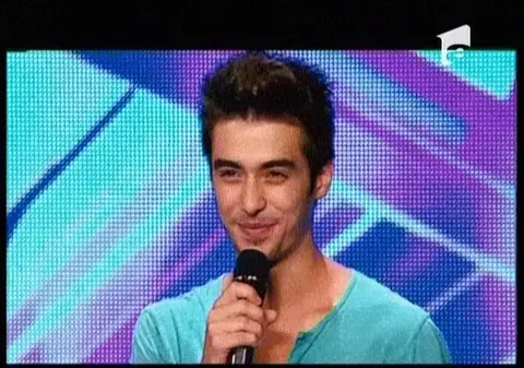 El este FRUMUȘELUL de care S-A ÎNDRĂGOSTIT DELIA! Vezi ce la trimis Cheloo să facă!