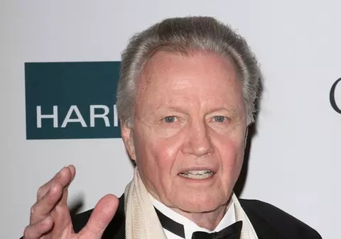S-a lămurit MISTERUL prezenţei lui Jon Voight, tatăl Angelinei Jolie, la Bucureşti! 