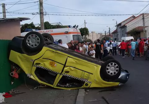 O nuntă de rromi a provocat un grav accident în Constanţa