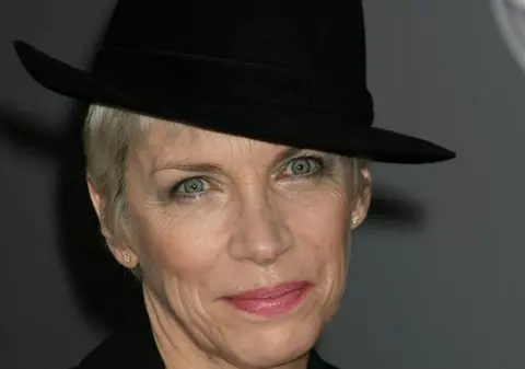 Annie Lennox a mers pentru a treia oară în faţa altarului! De această dată a pus DA pe un yaht!