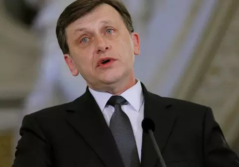 Crin, lovitură din interior: "PNL e prizonierul obsesiilor lui Antonescu!"