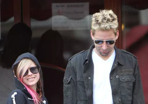 Avril Lavigne este ÎNSĂRCINATĂ? Uite ce BURTICĂ are! | FOTO