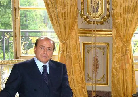 Berlusconi îşi scoate la vânzare vila din Sardinia, unde organiza ORGIILE BUNGA-BUNGA cu fotomodele! Preţul este AMEŢITOR!